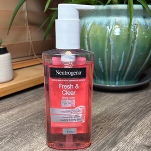 🫟5 for $25🫟 Neutrogena Fresh & Clear Facial Wash